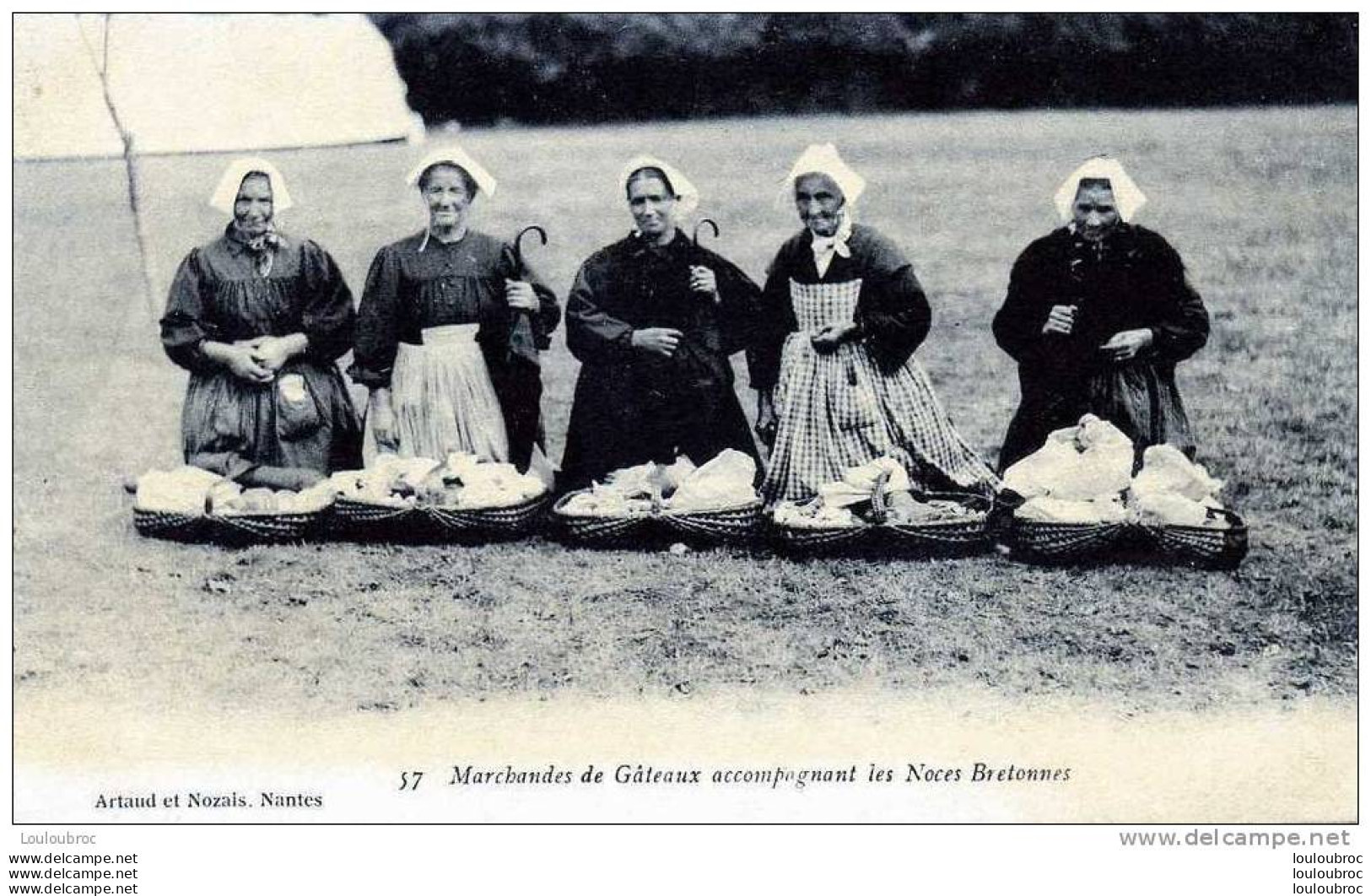 56 MARCHANDES DE GATEAUX ACCOMPAGNANT LES NOCES BRETONNES EDIT ARTAUD - Autres & Non Classés