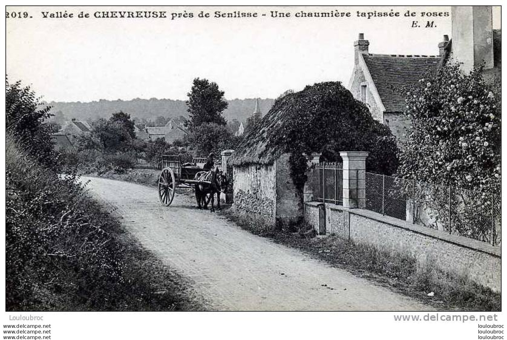 78 VALLEE DE CHEVREUSE PRES DE SENLISSE UNE CHAUMIERE TAPISSEE DE ROSES E.M. N°2019 - Other & Unclassified