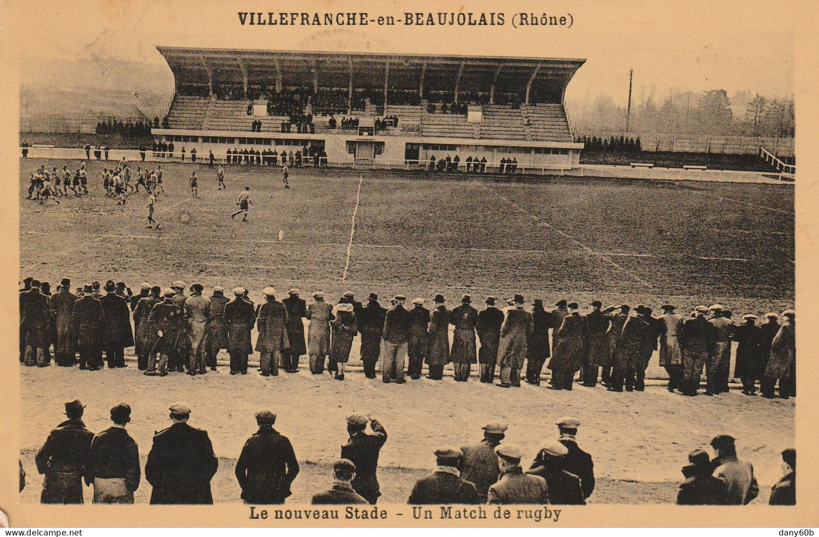 REF.AC . CPA . 69 . VILLEFRANCHE EN BEAUJOLAIS . LE NOUVEAU STADE ( Match De Rugby ) - Villefranche-sur-Saone