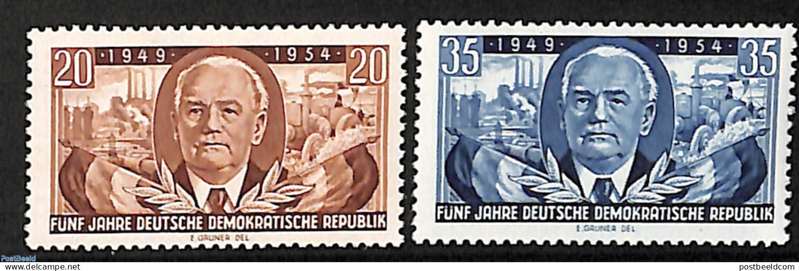 Germany, DDR 1954 5 Years DDR 2v, Mint NH, History - Flags - History - Neufs