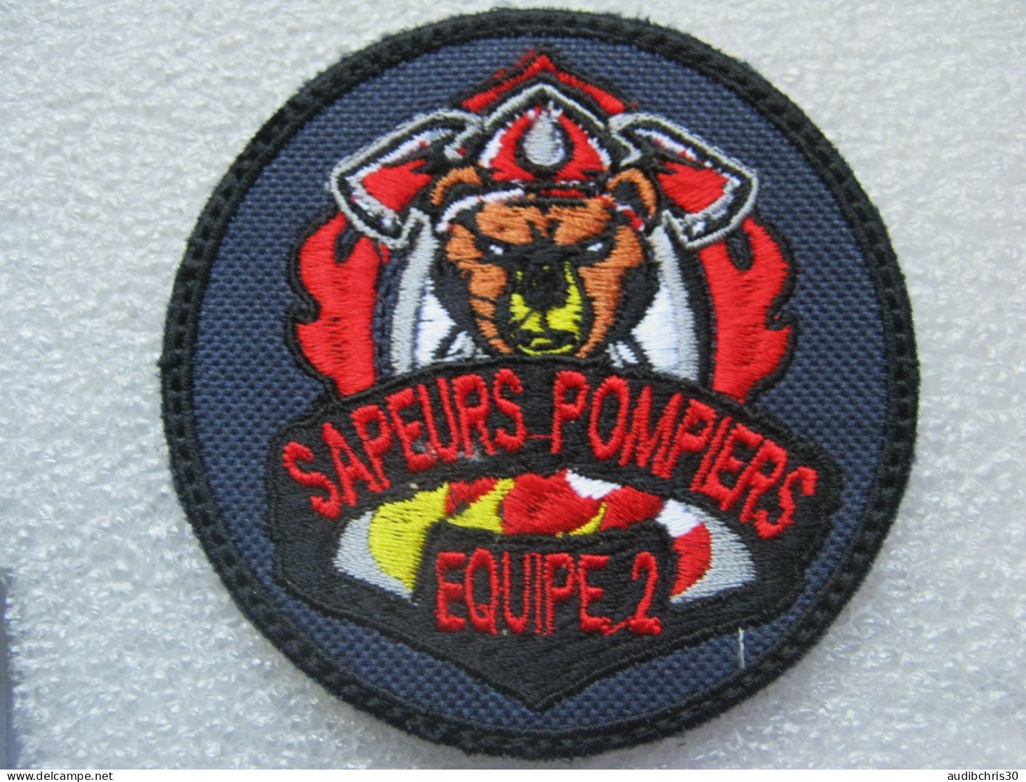 ECUSSON DES SAPEURS POMPIERS EQUIPE 2 (SECTEUR INCONNU) SUR SCRATCH 80MM - Pompieri