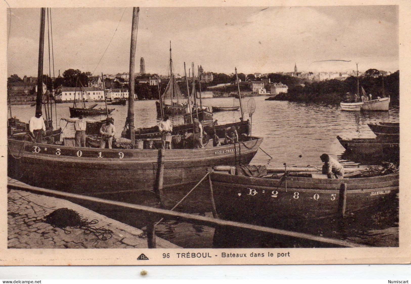 Tréboul Animée Bateaux Dans Le Port - Tréboul