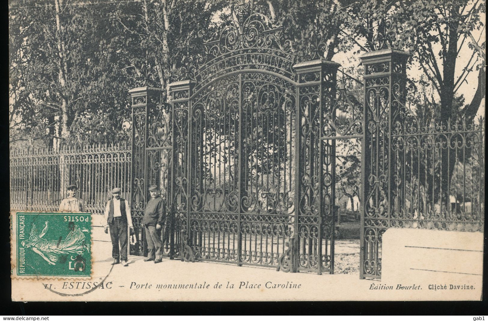 10 --- ,Estissac --- Porte  Monumentale De La Place Caroline - Other & Unclassified