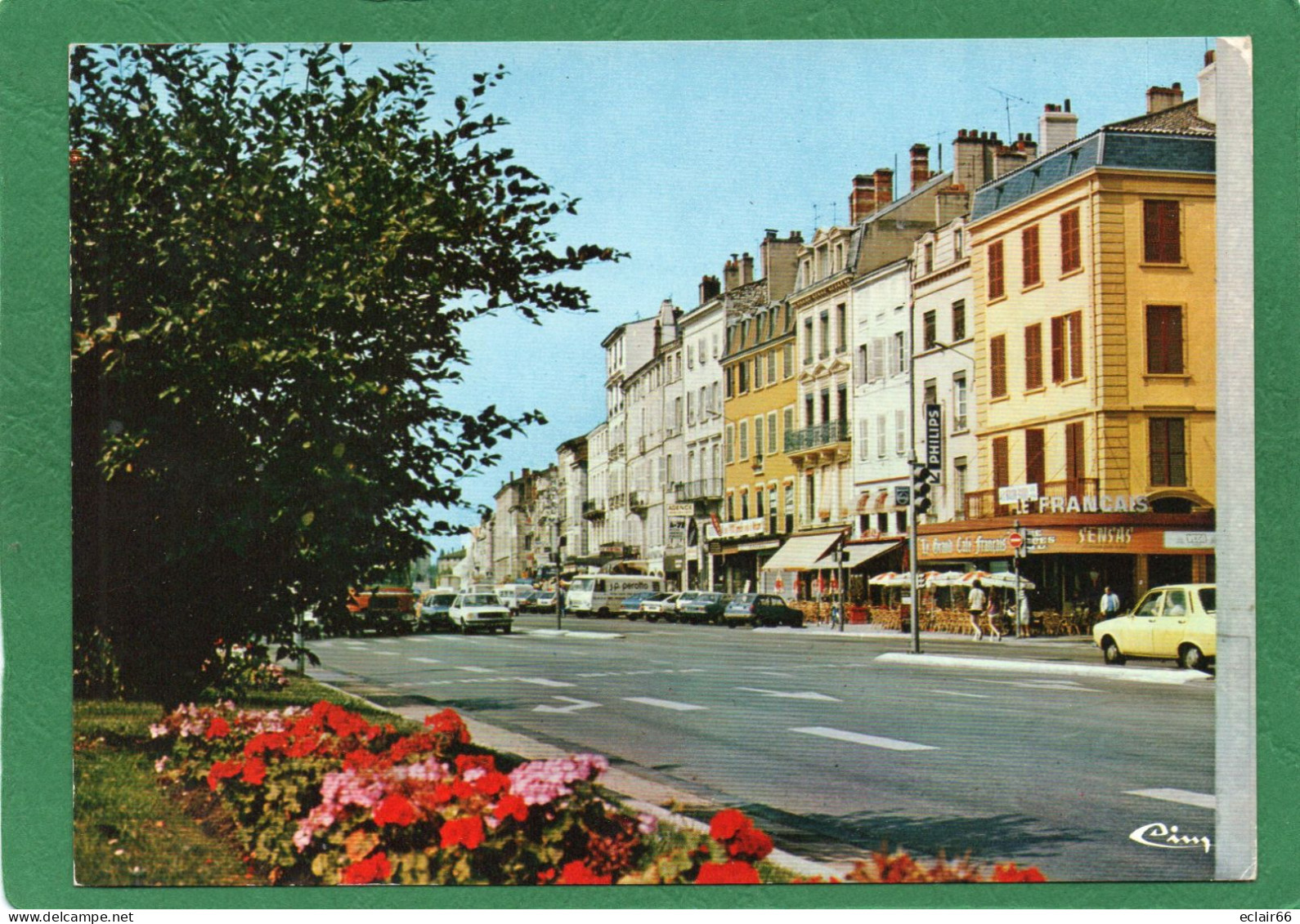 71  Macon. Quai Lamartine. CPM Année 1986   Animée Le CAFE FRANçAIS  Impeccable - Macon