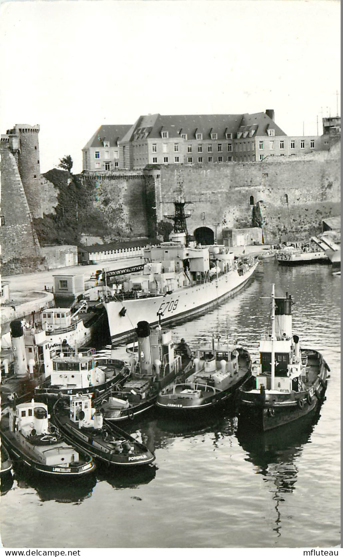29* BREST   Port  Château  Arsenal  ..   (CPSM 9x14cm)    RL23,0368 - Brest