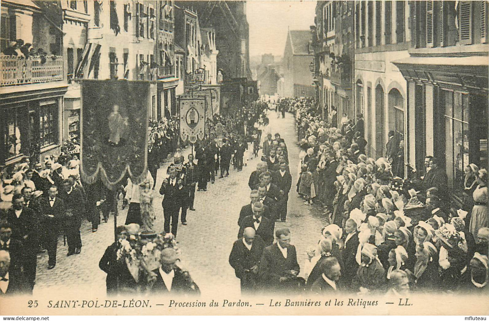 29* ST POL DE LEON  Procession  Les Bannieres Et Les Reliques   RL23,0280 - Saint-Pol-de-Léon