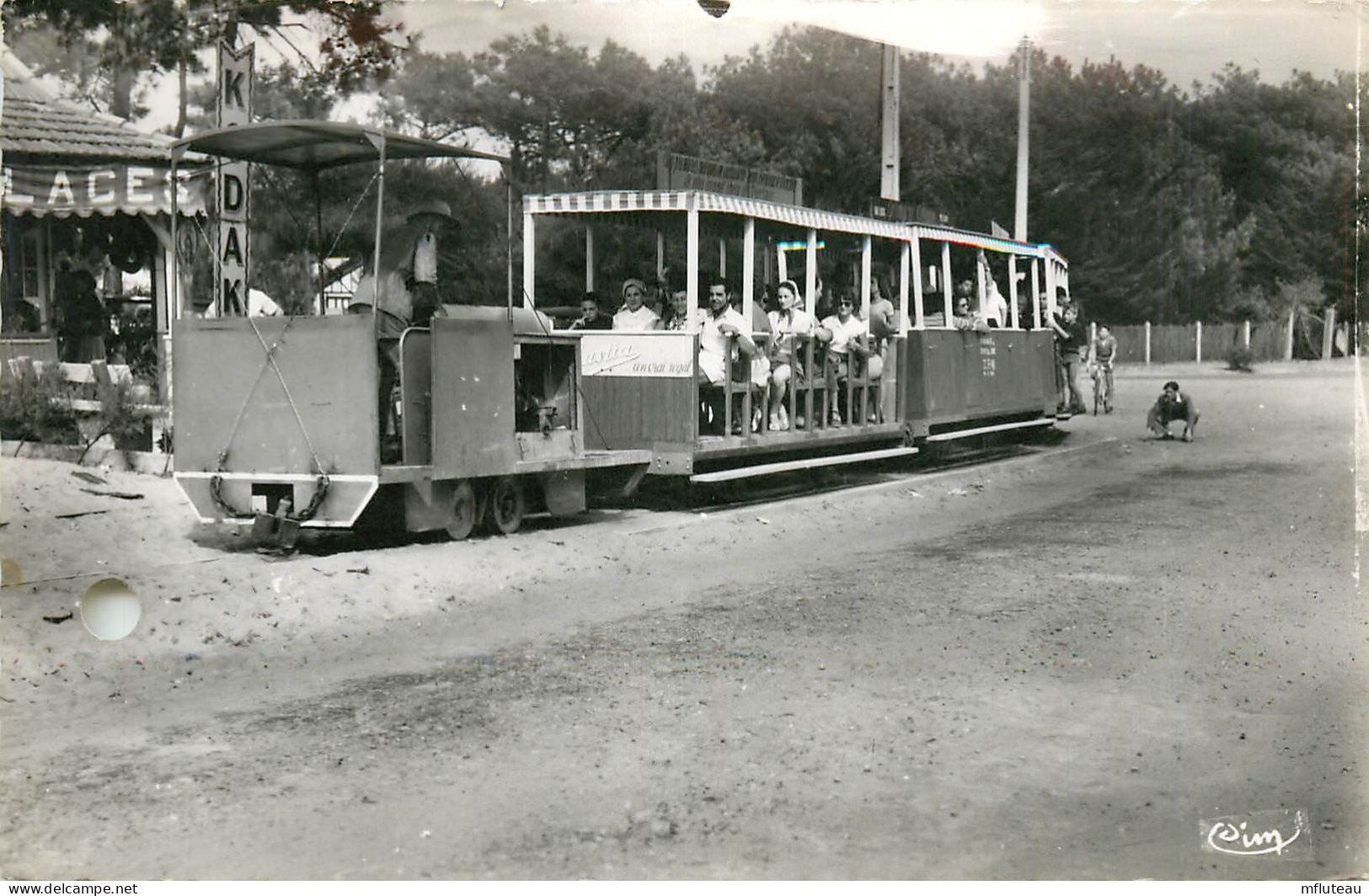 33* CAP FERRET  Le Petit Train  (CPSM 9x14cm)    RL23,0860 - Autres & Non Classés