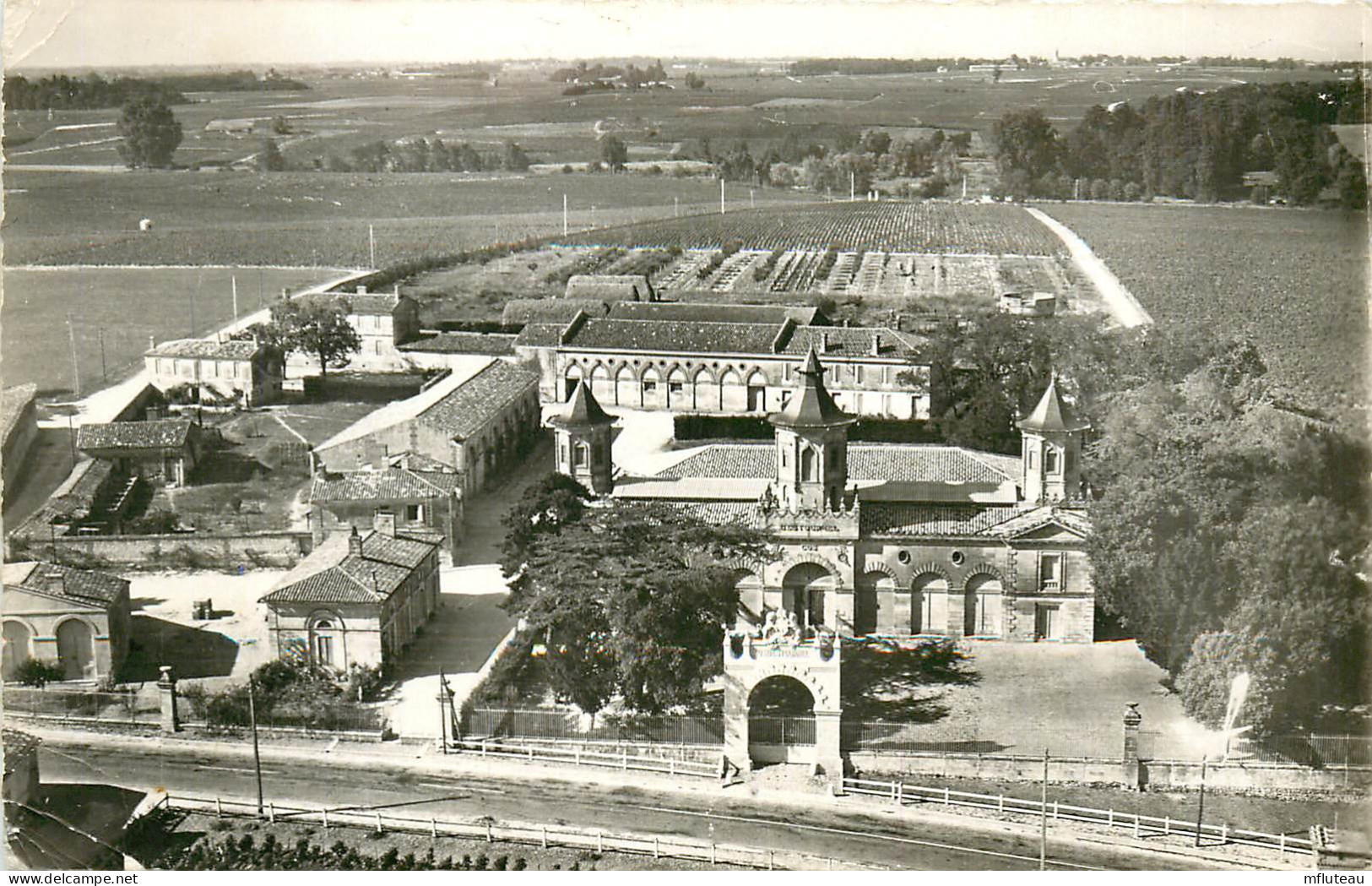 33* ST ESTEPHE Chateau De Cos D Estournel  (CPSM 9x14cm)       RL23,0848 - Andere & Zonder Classificatie