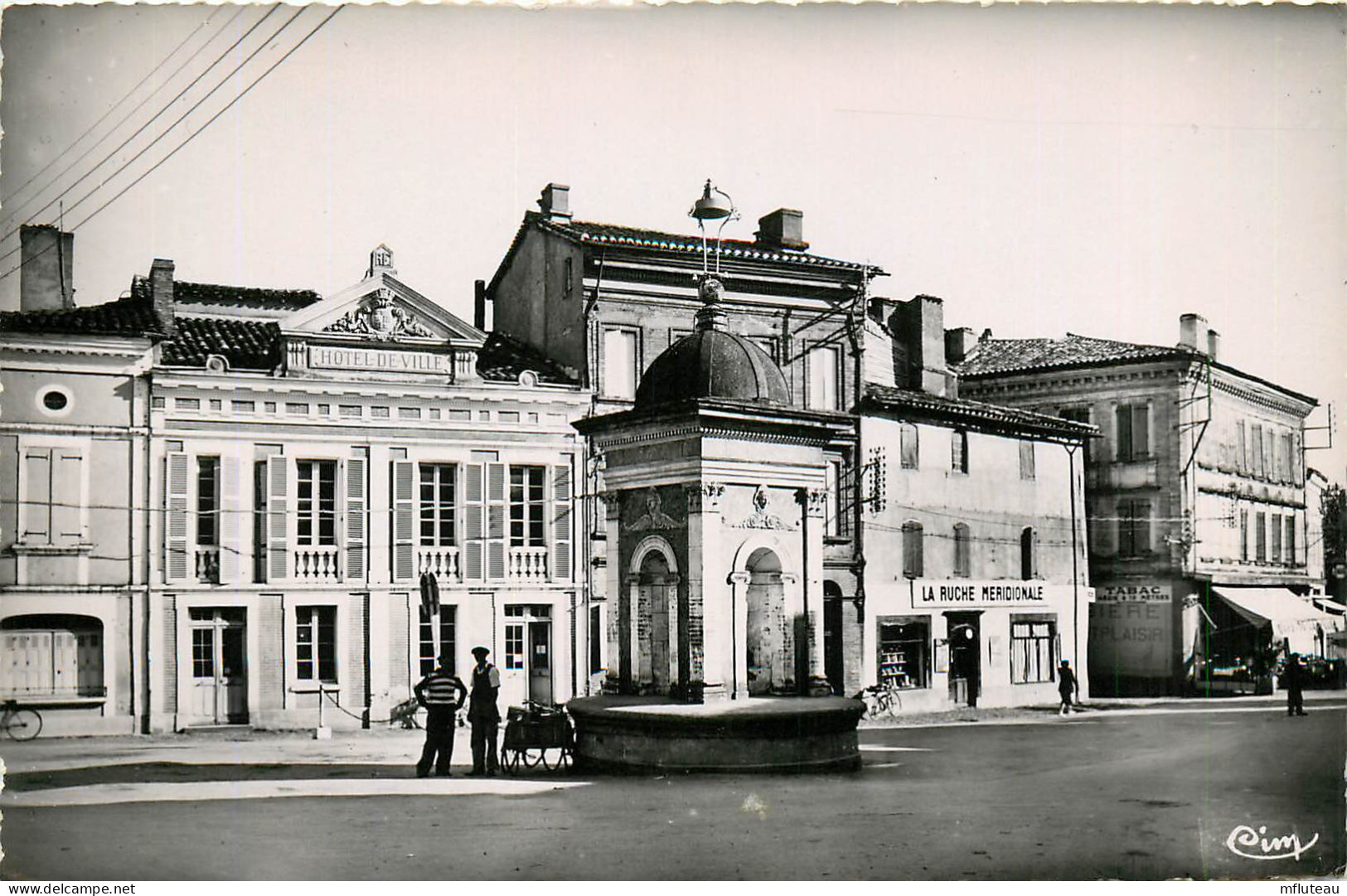 32* SAMATAN  Place De La Fontaine  (CPSM 9x14cm)     RL23,0706 - Sonstige & Ohne Zuordnung