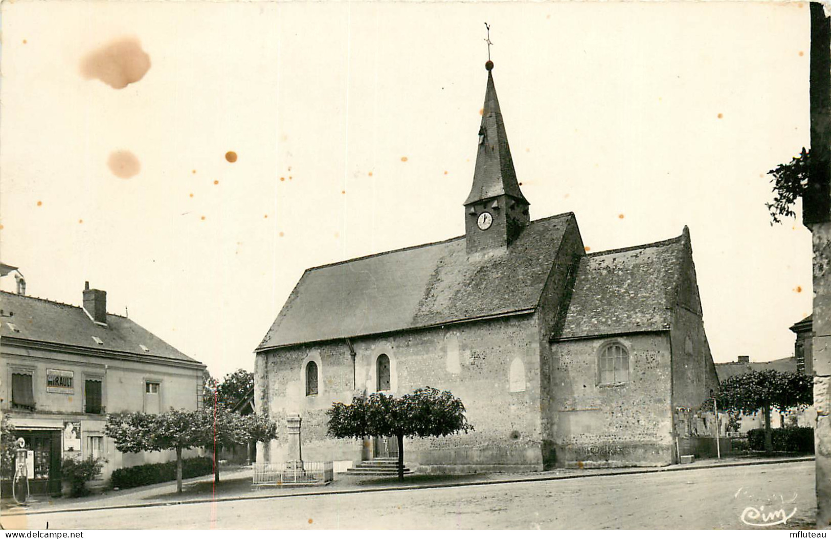 37* VILLEBOURG  L Eglise   (CPSM 9x14cm)      RL23,1484 - Otros & Sin Clasificación