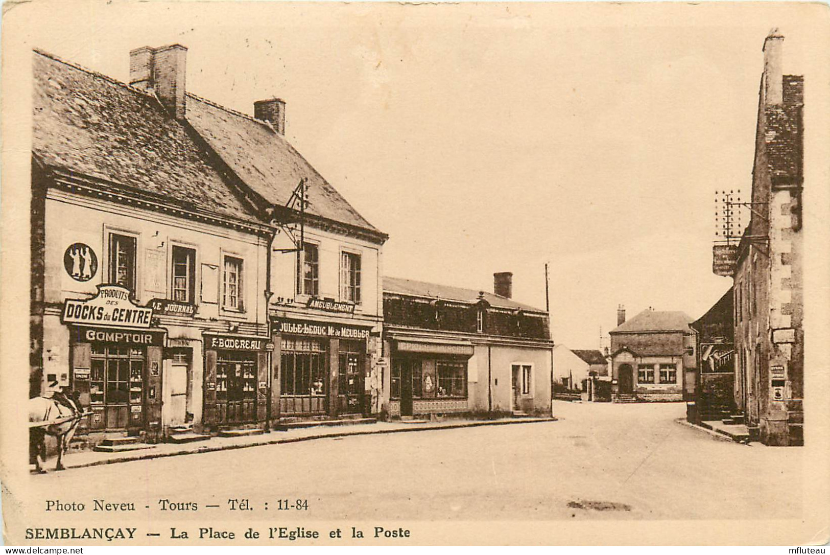 37* SEMBLANCAY  Place De L 111  Et La Poste      RL23,1466 - Autres & Non Classés