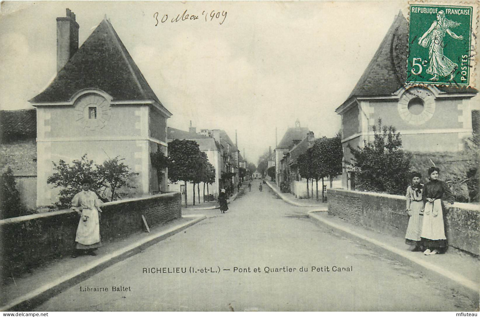 37* RICHELIEU  Pont Et Quartier Du Petit Canal      RL23,1453 - Autres & Non Classés