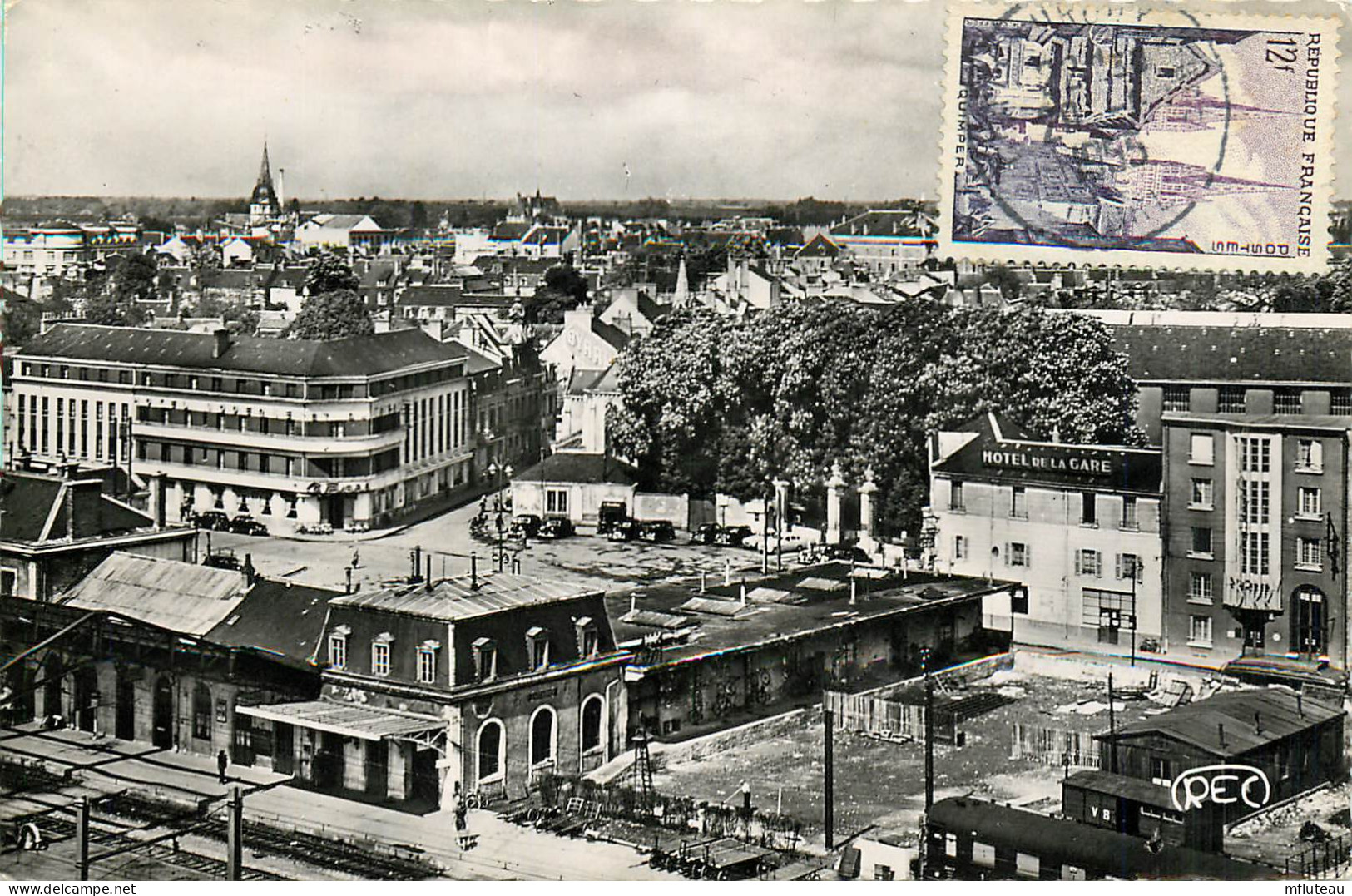 36* CHATEAUROUX  Place De La Gare   (CPSM 9x14cm)   RL23,1393 - Chateauroux