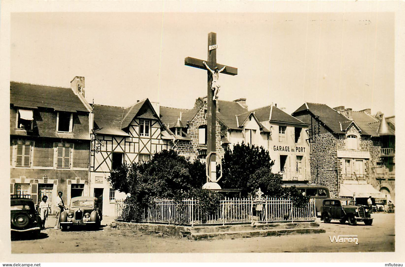 35* CANCALE  Place Du Calvaire   (CPSM 9x14cm)   RL23,1228 - Cancale