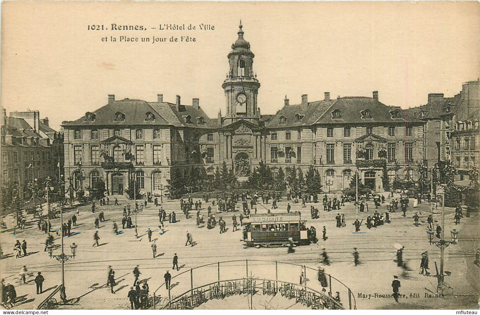 35* RENNES Hotel De Ville Et Place  Jour De Fete   RL23,1191 - Rennes