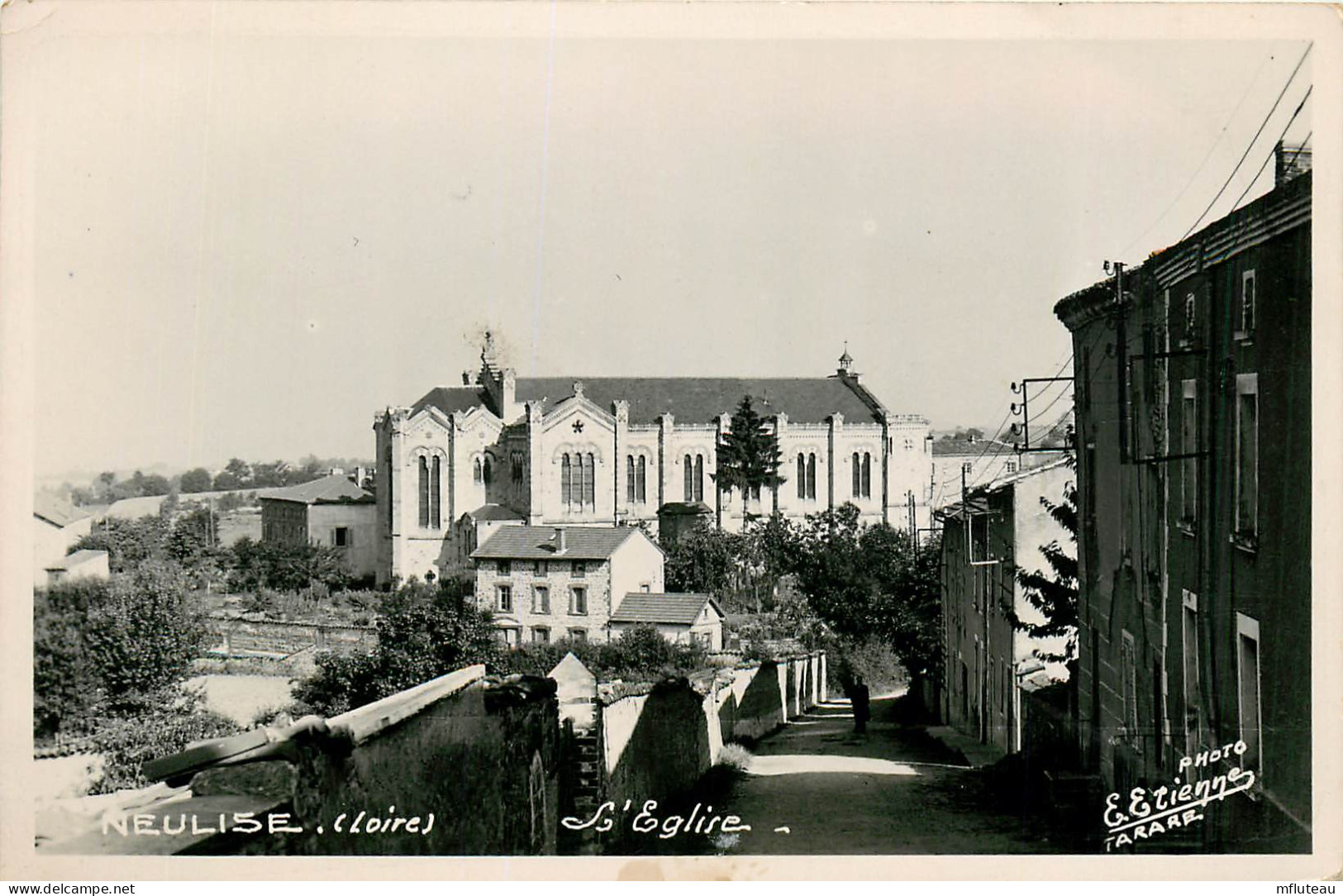 42* NEULISE  L Eglise  (CPSM 9x14cm)      RL23,2077 - Autres & Non Classés