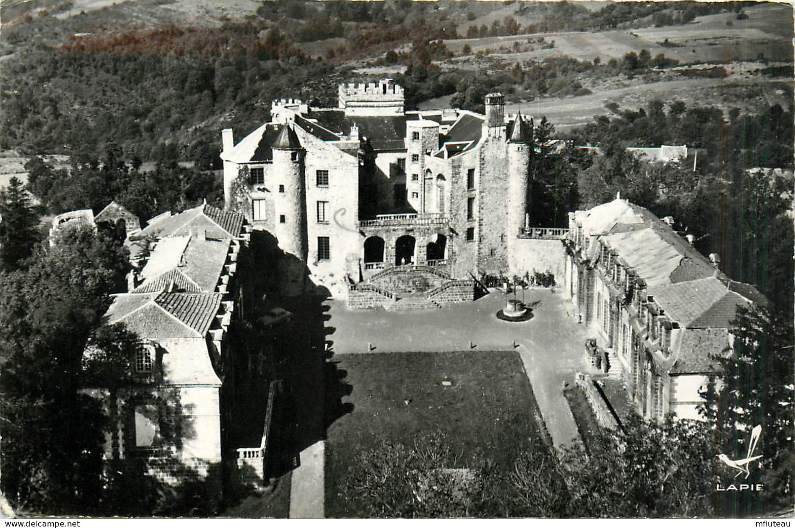 63* CHATEL GUYON   Le Chateau De Chazern (CPSM 9x14cm)       RL35.0517 - Châtel-Guyon