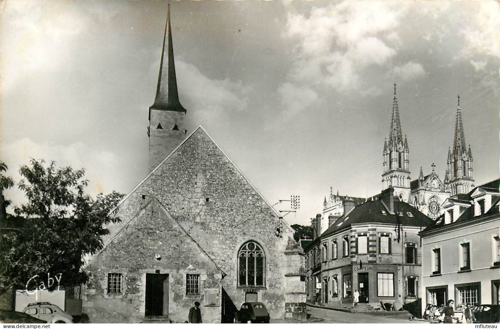 61* LA CHAPELLE MONTLIGEON  Le Bourt L Eglise (CPSM 9x14cm)        RL35.0203 - Autres & Non Classés