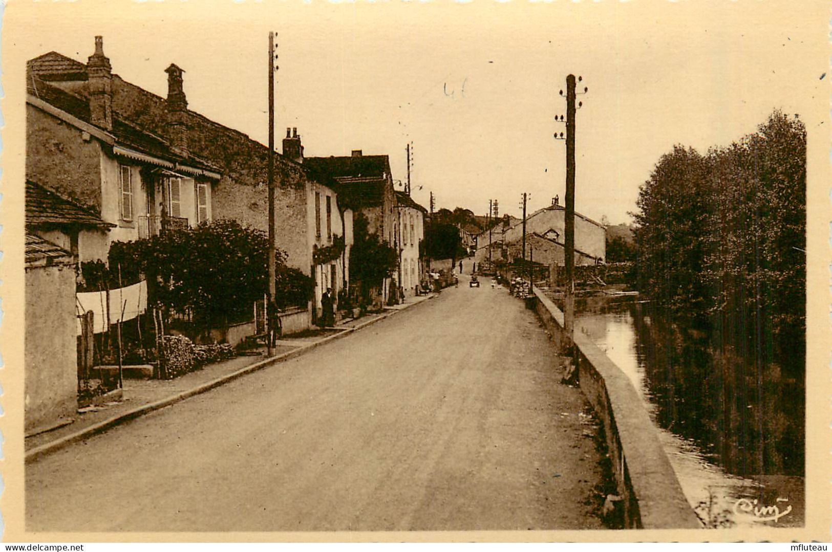 70* CONFLANS S/LANTERNE  Route De Briaucourt  (CPSM 9x14cm)        RL35.1013 - Other & Unclassified