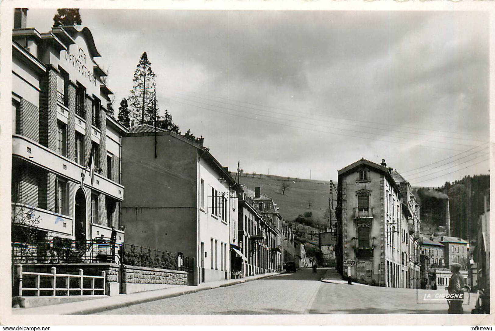 69* THIZY  Route De Lyon(CPSM 9x14cm)         RL35.0939 - Thizy