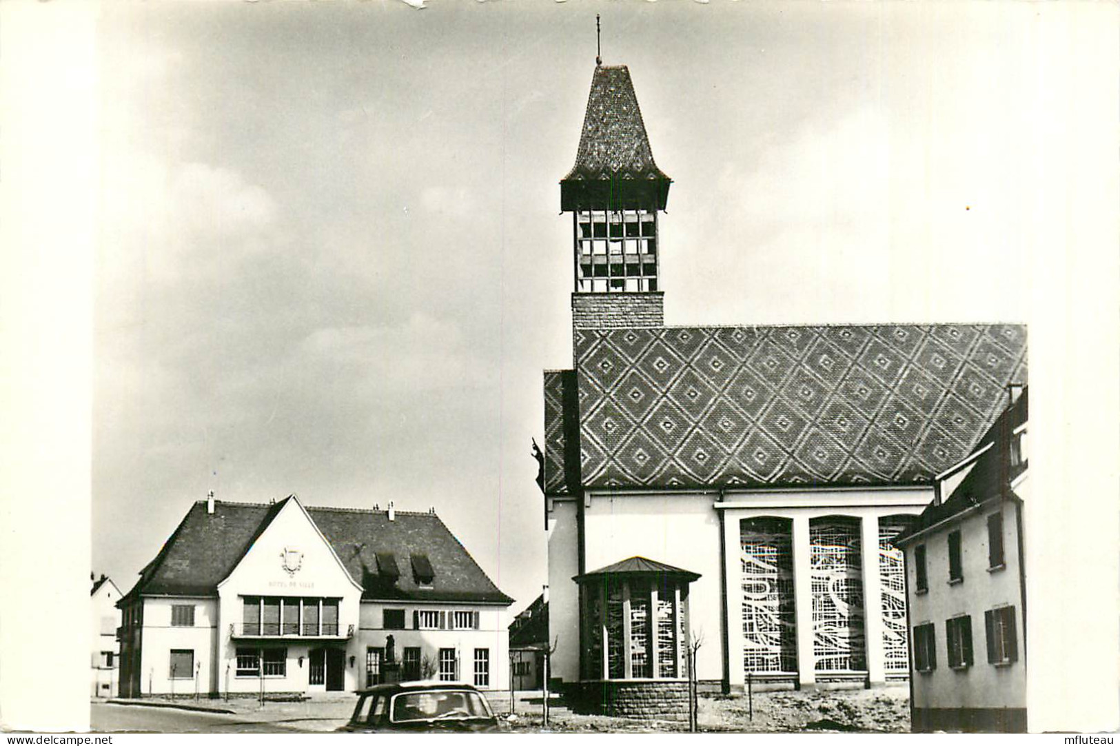 68* BENNWIHR  Eglise Et Hotel De Ville  (CPSM 9x14cm)       RL35.0830 - Autres & Non Classés