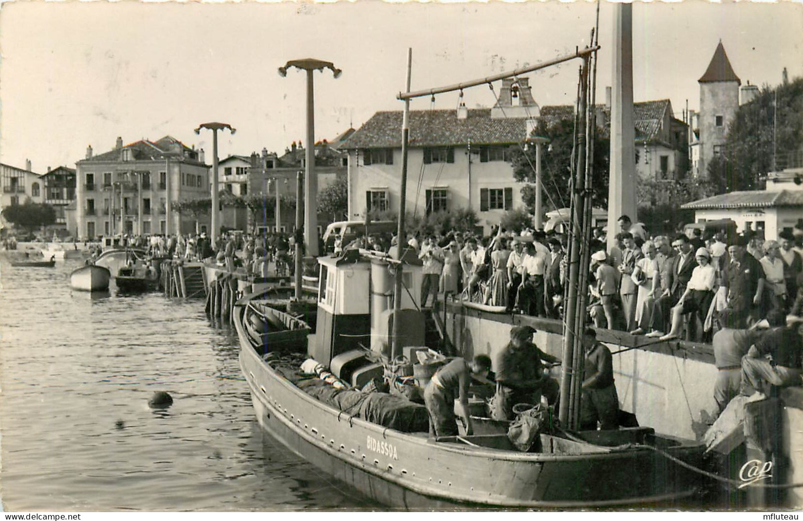 64* ST JEAN DE LUZ  Port  Rentree Des Thoniers (CPSM 9x14cm)     RL35.0551 - Saint Jean De Luz