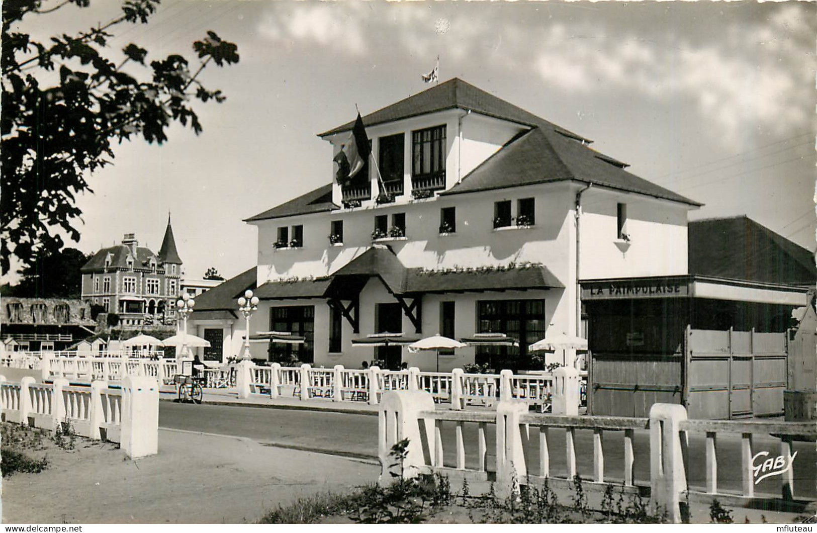 22* ST QUAY PORTRIEUX   Le Casino (CPSM 9x14cm)        RL35.1348 - Saint-Quay-Portrieux