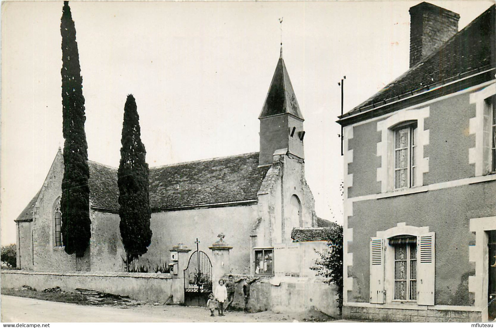 72* THOIGNE  L Eglise  (CPSM 9x14cm)        RL35.1290 - Autres & Non Classés