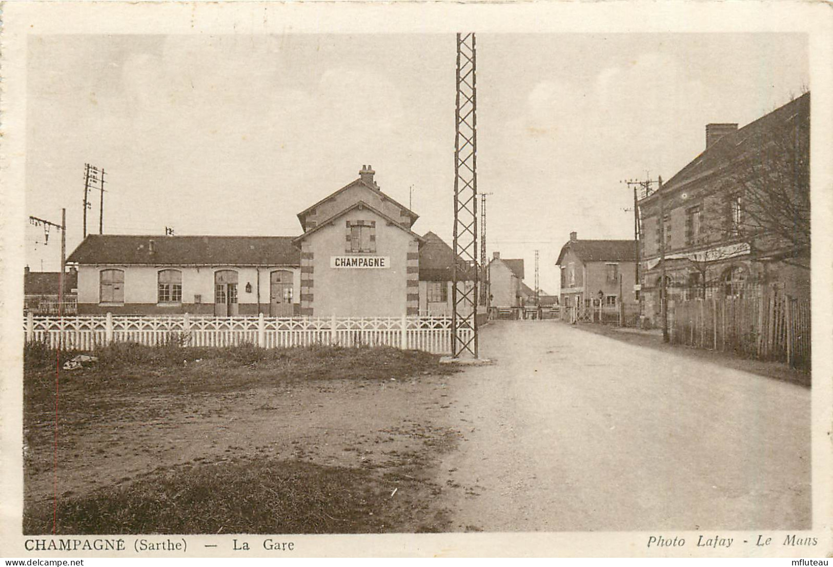 72* CHAMPAGNE  La  Gare   RL35.1162 - Autres & Non Classés