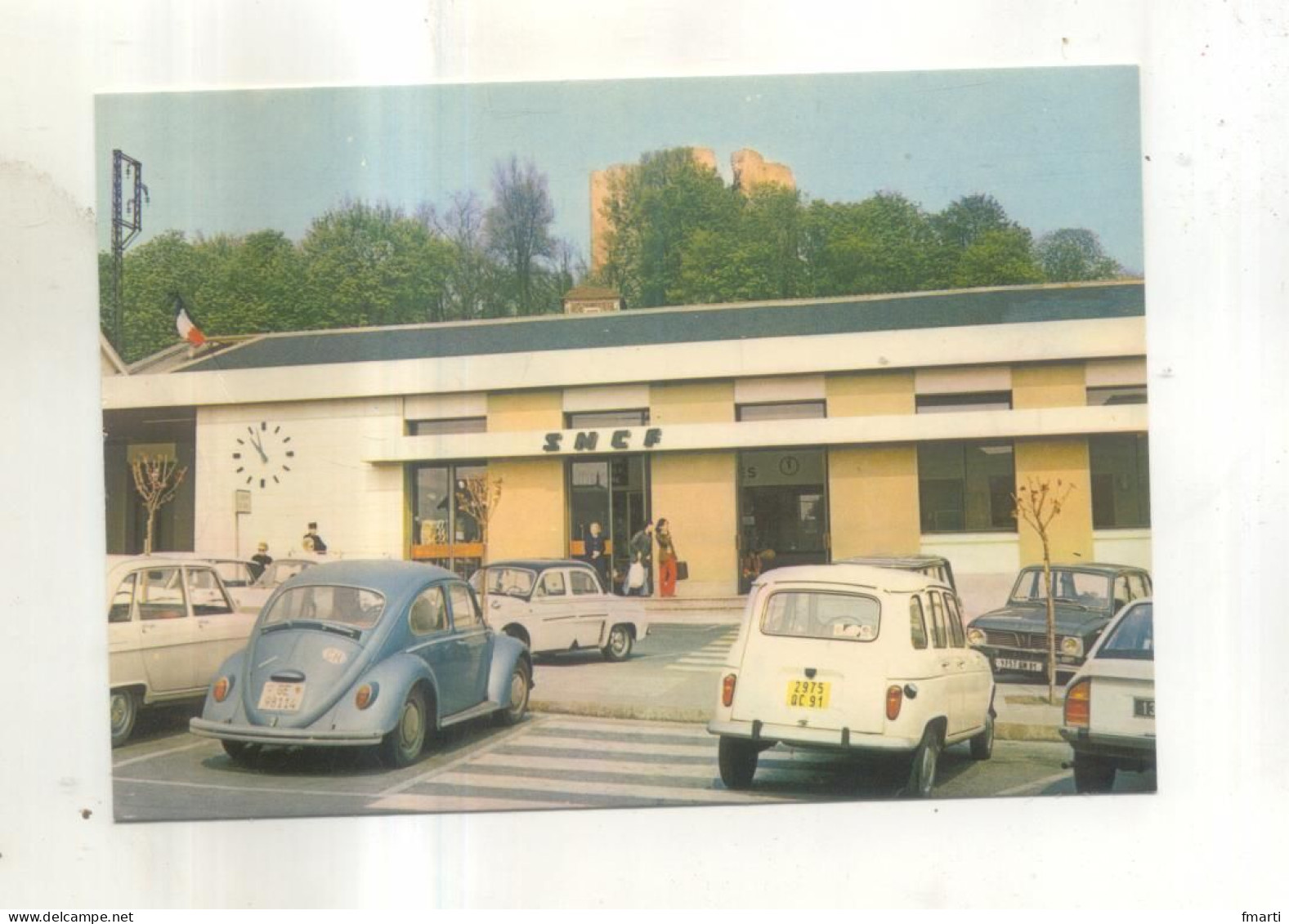 Etampes, La Gare Et La Tour De Guinette (Coccinelle, Renault 4L) - Etampes