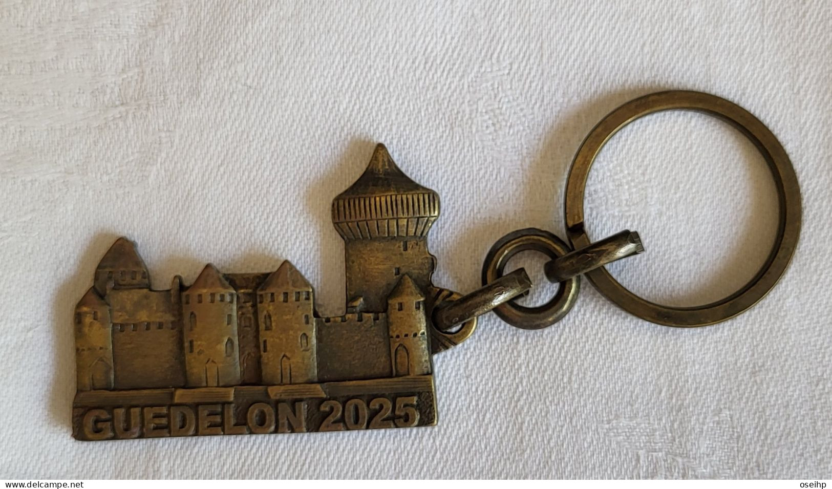 Porte Clef Métal GUEDELON 2025 Treigny  - Clé Clés - Key-rings