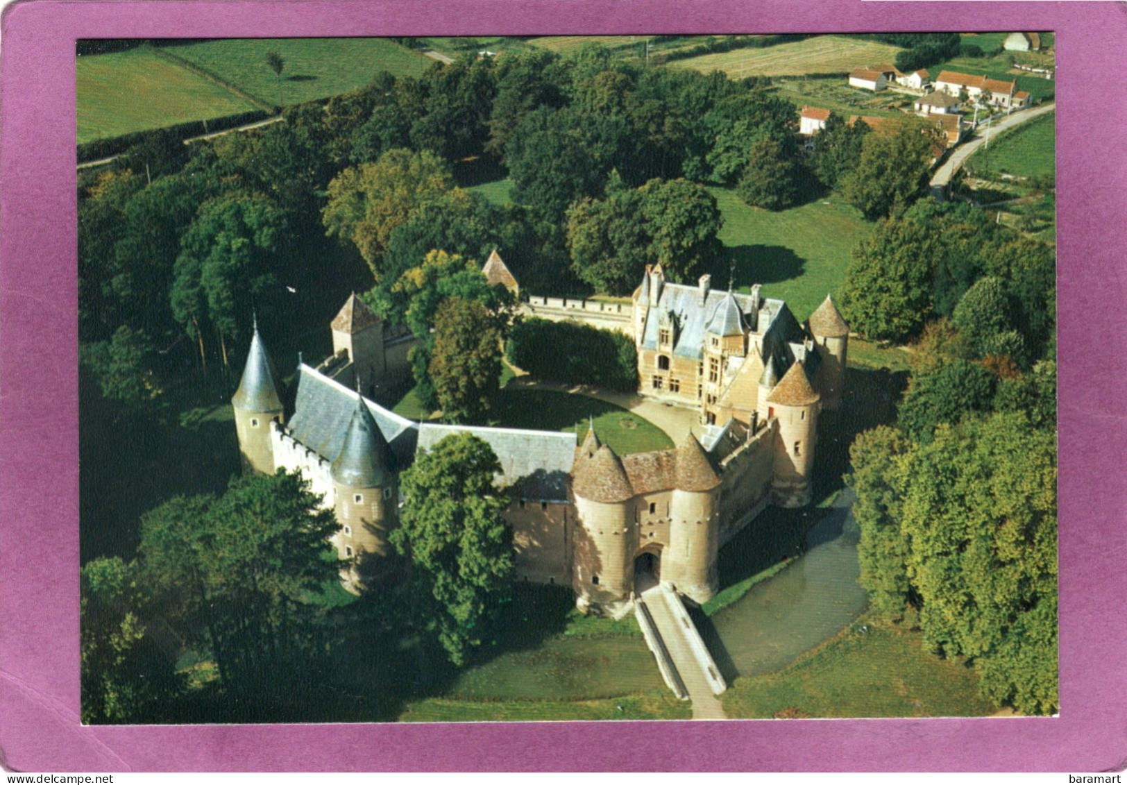 18 Châteaux Du Cœur De France Château D'Ainay Le Vieil Vue Aérienne  Éditions La Cigogne N° 18 002 08 - Ainay-le-Vieil