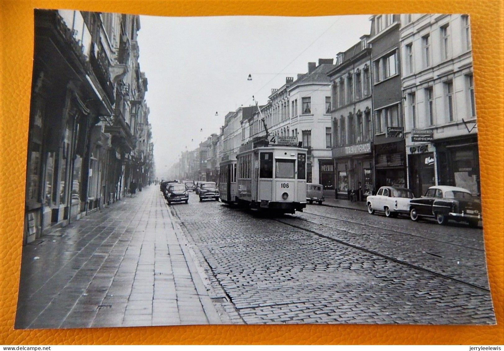 ANTWERPEN  -  Brederodstraat / Montignystraat - Tramway 1957  -  Foto  J. Bazin  (15 X 10.5 Cm) - Tramways