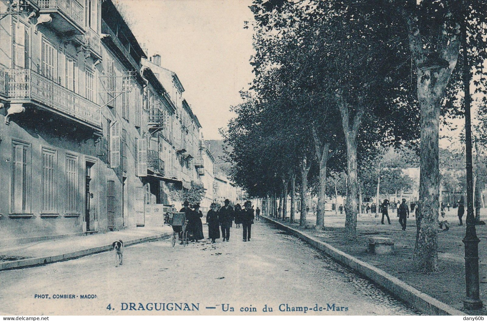 REF.AC . CPA . 83 . DRAGUIGNAN . UN COIN DU CHAMP DE MARS - Draguignan