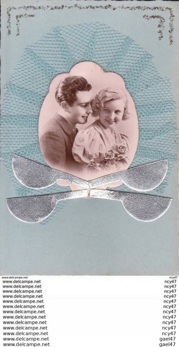 CPA  Portrait De Jeune Couple  Sur Note De Musique Et Tulle, Paillette Argentée  ..D337 - Paare