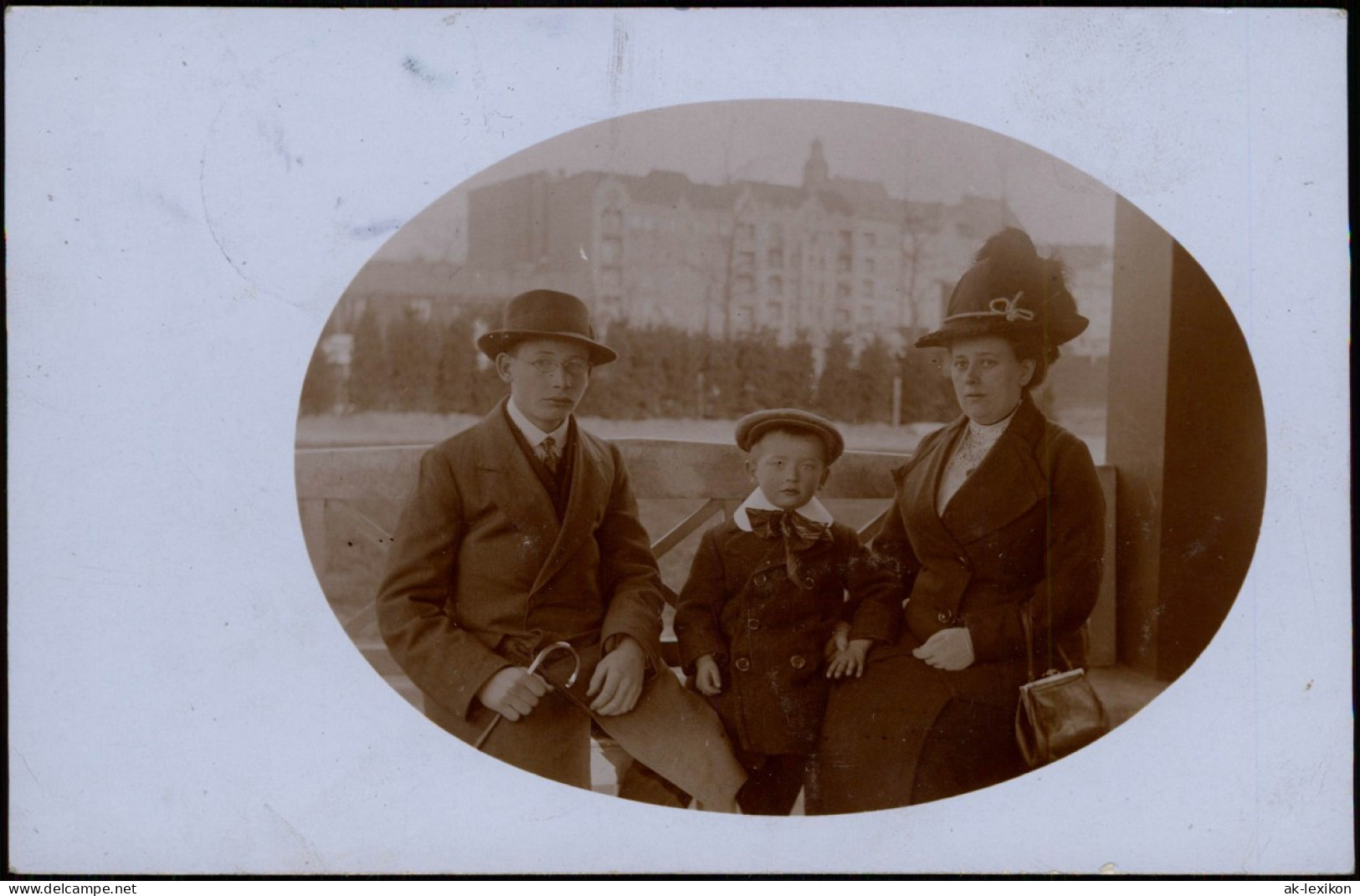 Ansichtskarte Friedenau-Berlin Familie  Häuserzeile - Fotokarte 1912  Stempel - Otros & Sin Clasificación