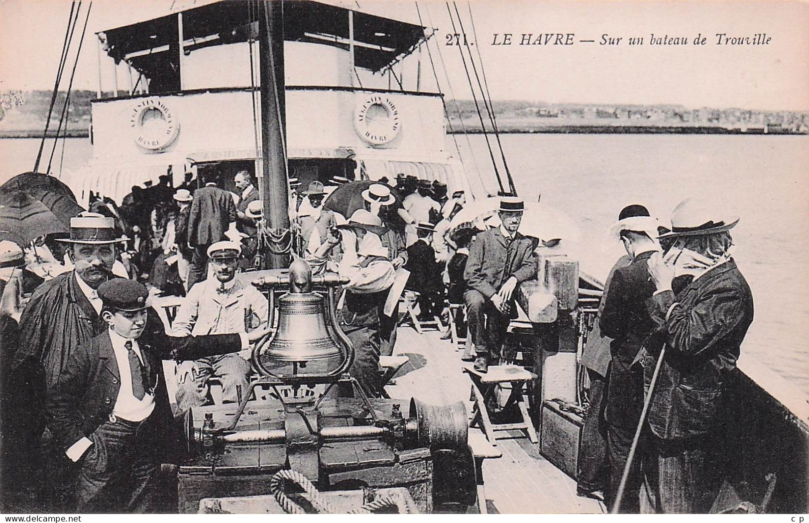 Le Havre  - Sur Un Bateau De Trouville  - CPA°J - Harbour