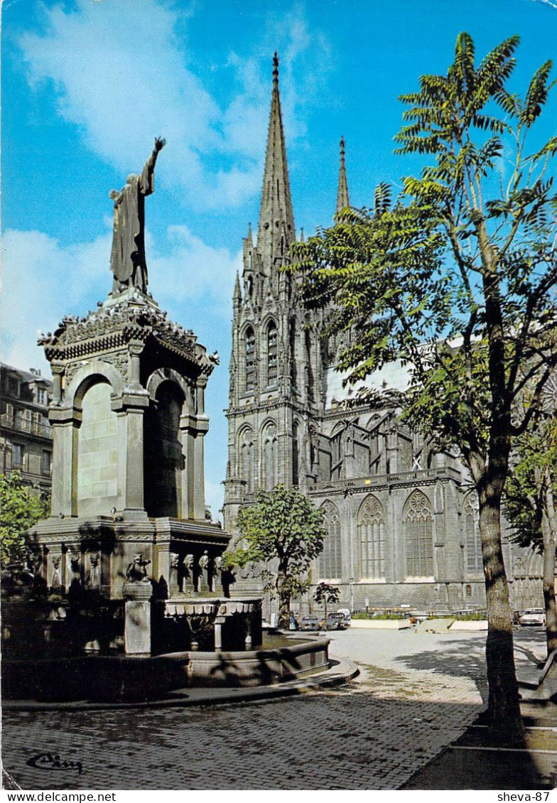 63 - Clermont Ferrand - Statue De Urbain II Et La Cathédrale - Clermont Ferrand