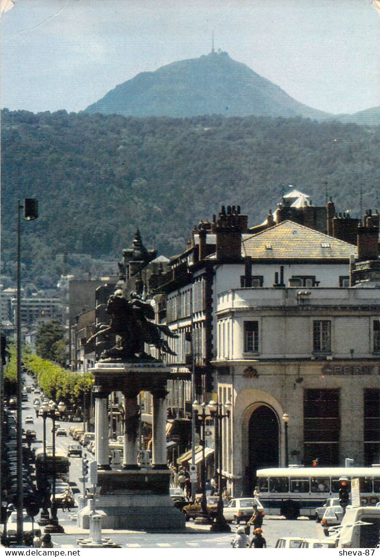 63 - Clermont Ferrand - La Statue De Vercingétorix - Au Fond, Le Puy De Dôme - Clermont Ferrand