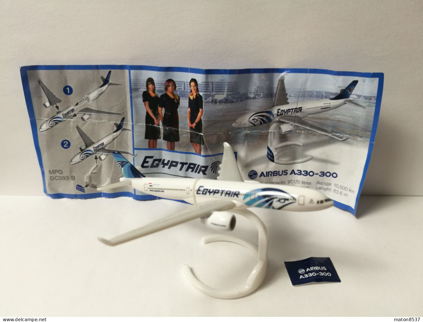 Kinder : MPG DC093-B   Star Aliance Airbus A330-300 2011 - Egyptair   +  Aufkleberfolie + BPZ - Steckfiguren