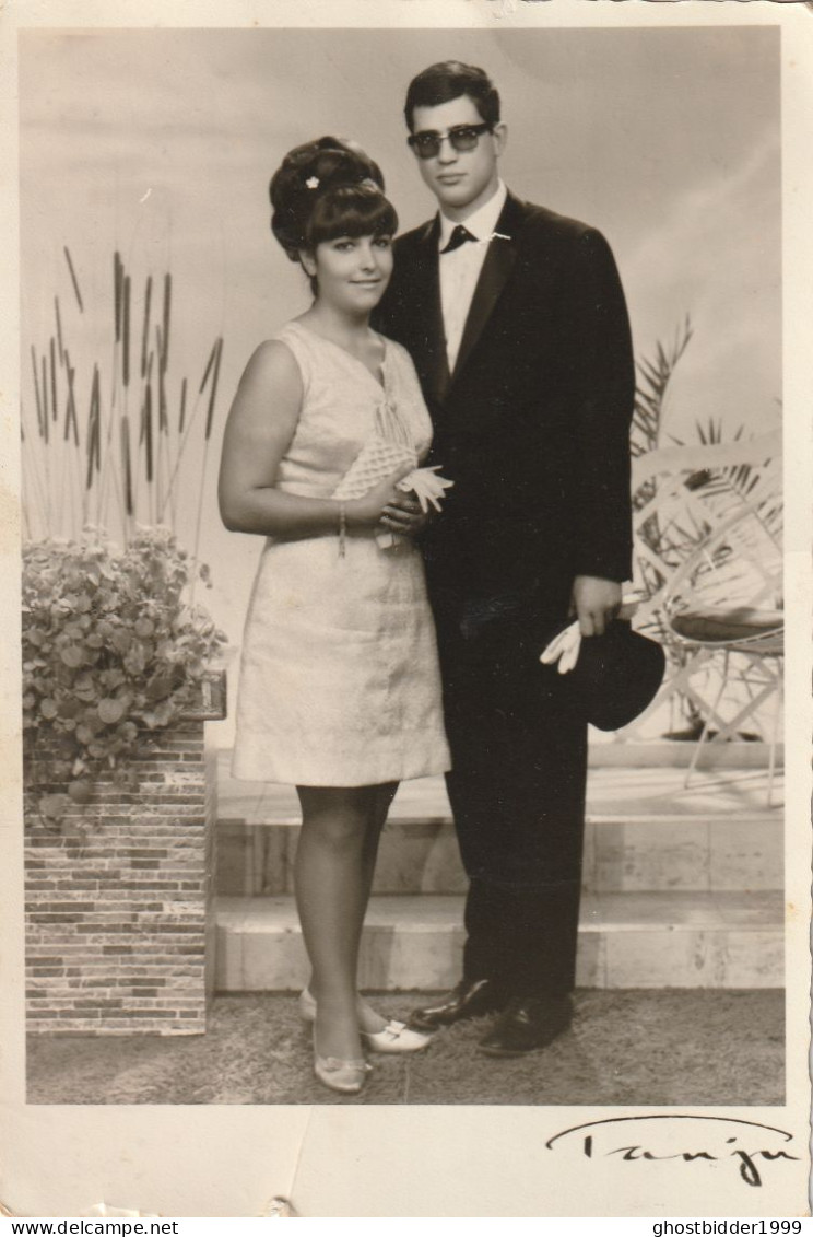 JEWISH JUDAICA TURQUIE  FAMILY ARCHIVE SNAPSHOT GRAND  PHOTO FEMME HOMME  11.5X17.4cm. - Personnes Anonymes