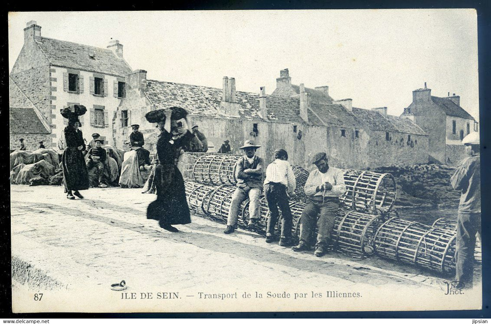 Cpa Du 29  --  Ile De Sein -- Transport De La Soude Par Les Illiennes      MAI24-07 - Ile De Sein