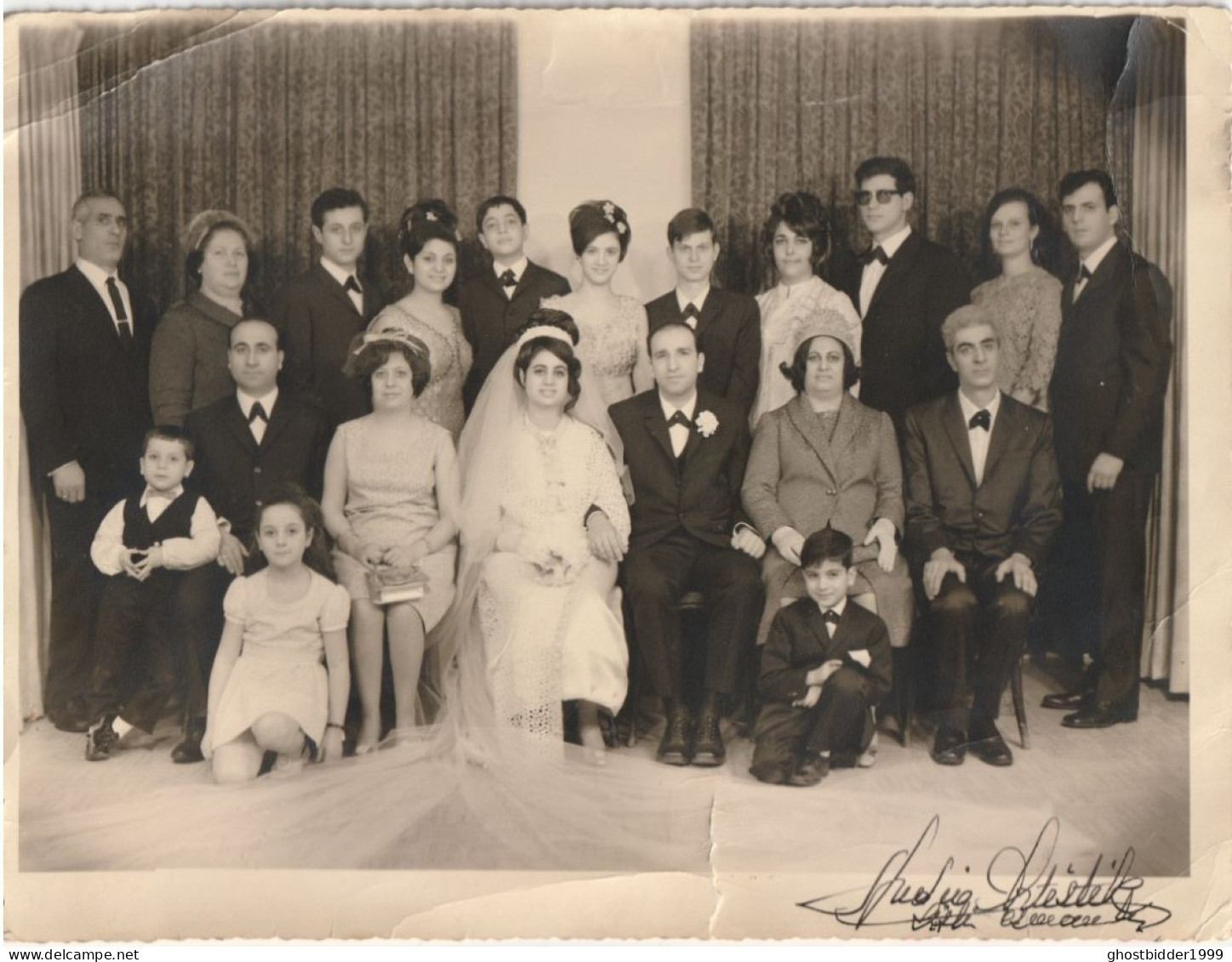 JEWISH JUDAICA TURQUIE  FAMILY ARCHIVE SNAPSHOT  PHOTO  FEMME WOMAN WEDDING  17.7X23.5cm. STUDIO CACHET - Anonymous Persons