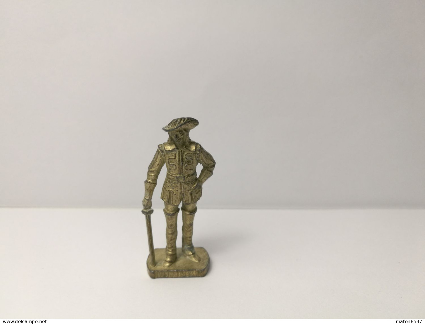 Kinder : K93 N137   Französische Musketiere Um 1670 1980-92 - Musketeer 3 - Gold SCAME - Metallfiguren