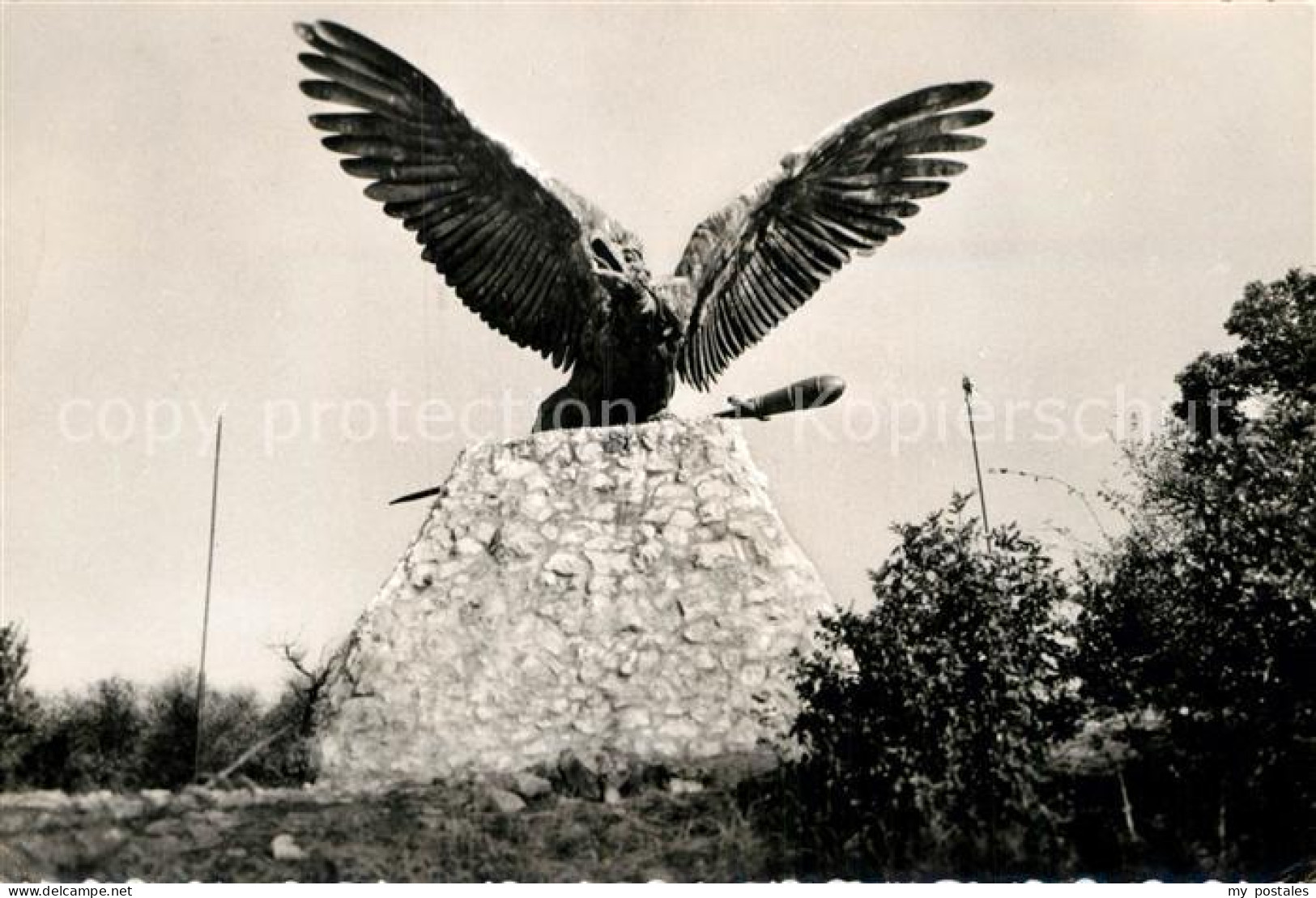 72925377 Tatabanya Turulvogel Skulptur Tatabanya - Hongarije