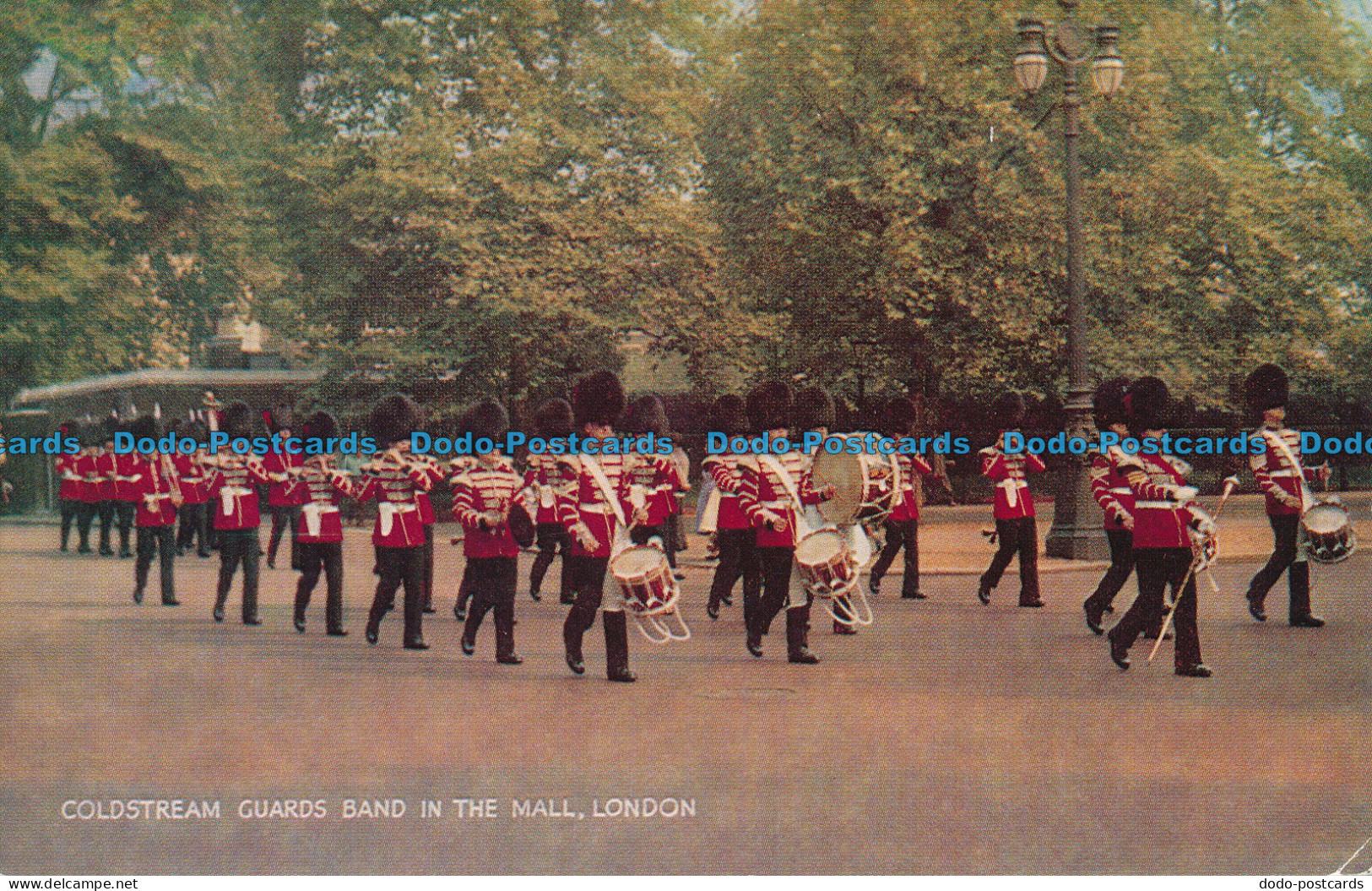 R088769 Coldstream Guards Band In The Mall. London. Salmon - Andere & Zonder Classificatie
