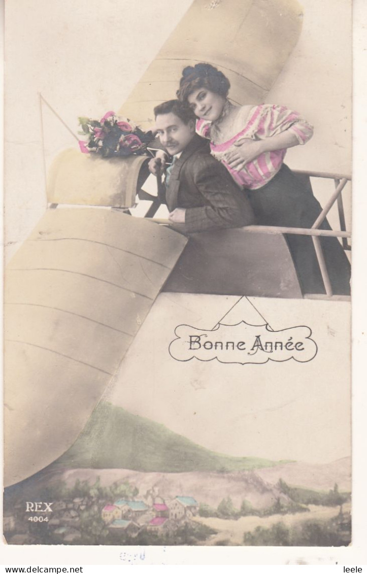 G87. Vintage French Greetings Postcard. Romantic Couple In Biplane - New Year