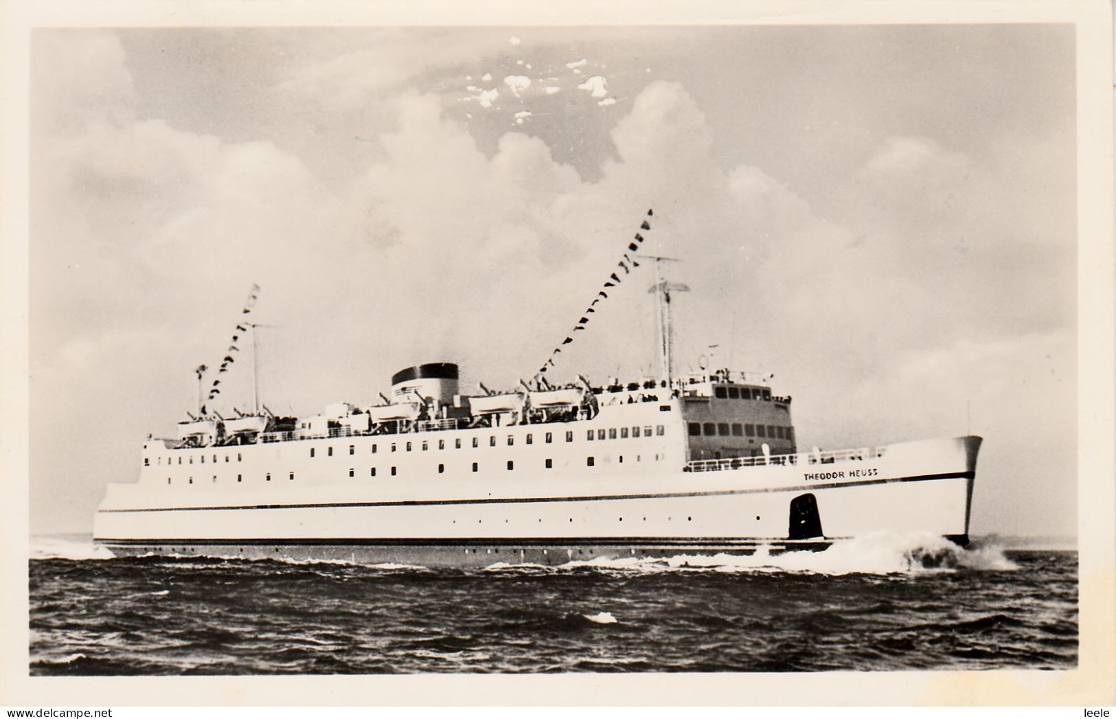 G31.  Austrian Postcard. Ship Theodor Heuss.  Liner. - Autres & Non Classés