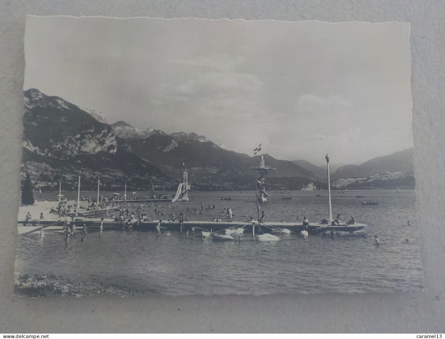 CPSM -  AU PLUS RAPIDE - ANNECY - LA PLAGE ET LE LAC  -   VOYAGEE TIMBREE 1959 - Annecy