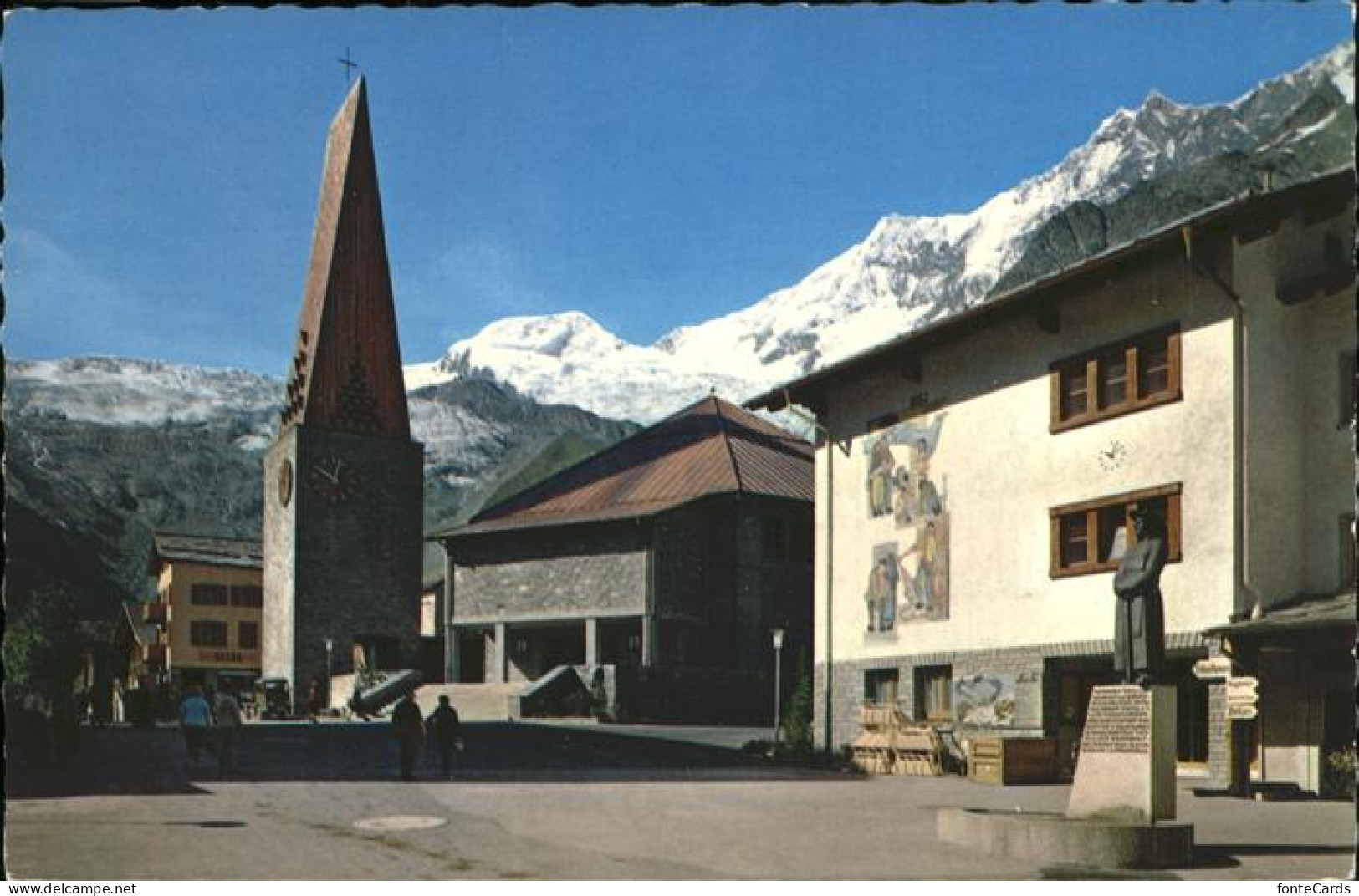 11337327 Saas-Fee Dorfplatz Mit Alphubel Und Taeschhorn Saas Fee - Sonstige & Ohne Zuordnung